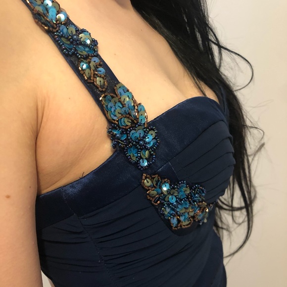 Beautiful dress - Picture 5 of 6